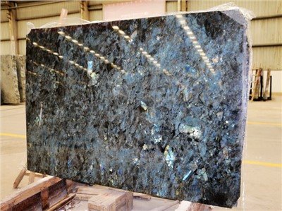 Granit bleu émeraude pour comptoir