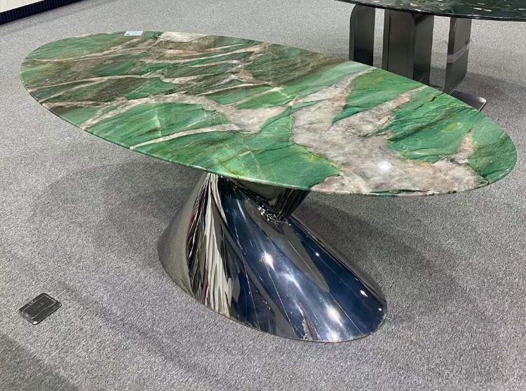Table à manger en quartzite