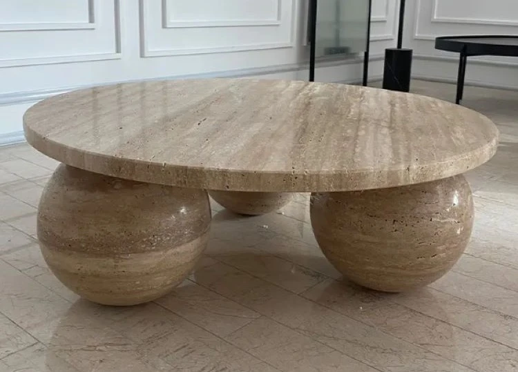 Table à plinthe en travertin